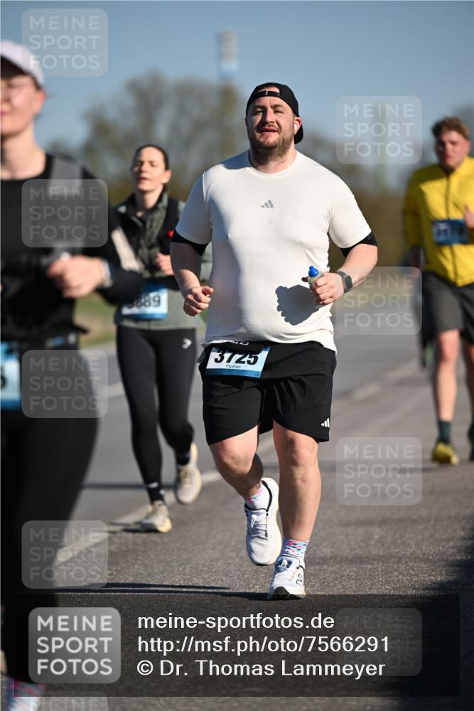 06.04.2025 - 44. Internationalen Wilhelmsburger Insellauf Dr. Thomas Lammeyer http://msf.ph/oto/7566291 06.04.2025 09:42:02 Laufen 689, 3725 meine-sportfotos.de