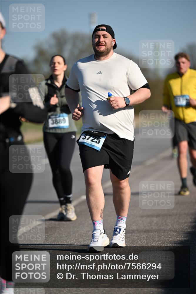 06.04.2025 - 44. Internationalen Wilhelmsburger Insellauf Dr. Thomas Lammeyer http://msf.ph/oto/7566294 06.04.2025 09:42:03 Laufen 3889, 3725 meine-sportfotos.de