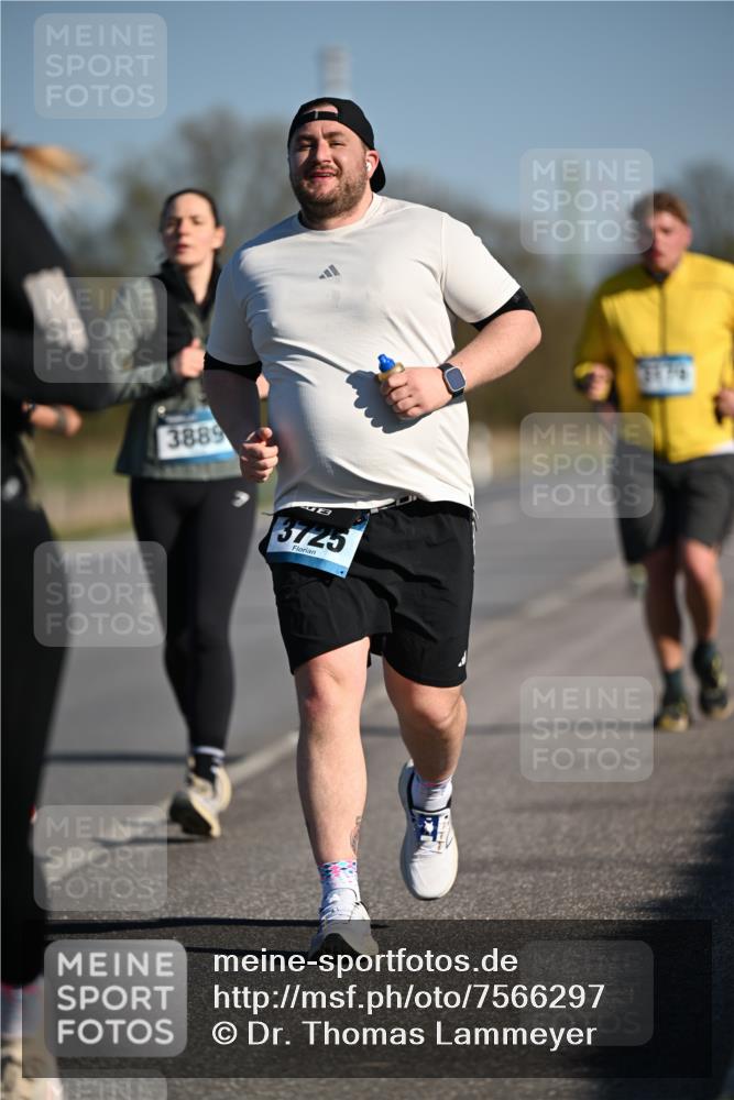06.04.2025 - 44. Internationalen Wilhelmsburger Insellauf Dr. Thomas Lammeyer http://msf.ph/oto/7566297 06.04.2025 09:42:03 Laufen 3889, 3725 meine-sportfotos.de