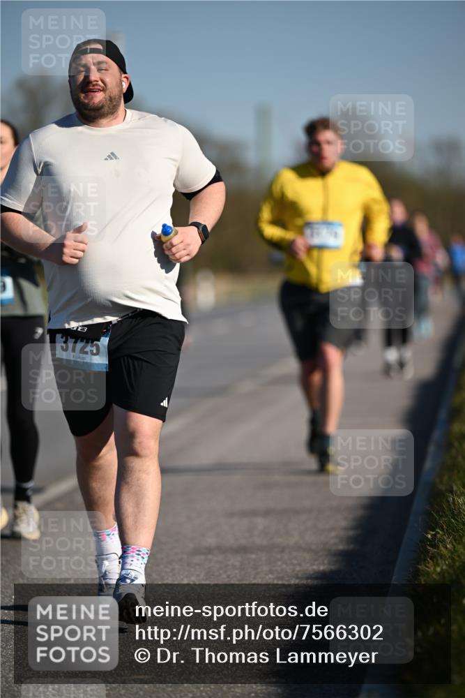 06.04.2025 - 44. Internationalen Wilhelmsburger Insellauf Dr. Thomas Lammeyer http://msf.ph/oto/7566302 06.04.2025 09:42:03 Laufen 3725 meine-sportfotos.de