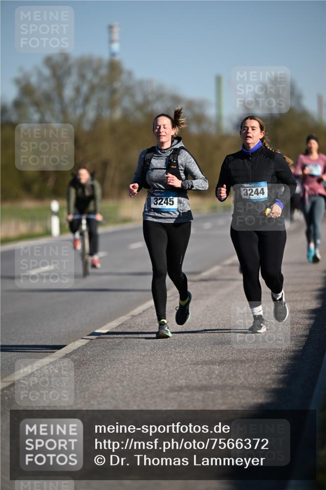 06.04.2025 - 44. Internationalen Wilhelmsburger Insellauf Dr. Thomas Lammeyer http://msf.ph/oto/7566372 06.04.2025 09:42:09 Laufen 3245, 3244 meine-sportfotos.de