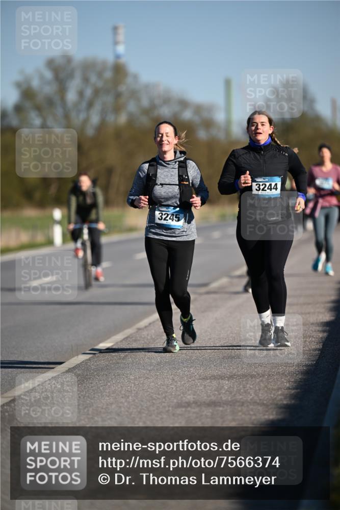 06.04.2025 - 44. Internationalen Wilhelmsburger Insellauf Dr. Thomas Lammeyer http://msf.ph/oto/7566374 06.04.2025 09:42:09 Laufen 3245, 3244 meine-sportfotos.de