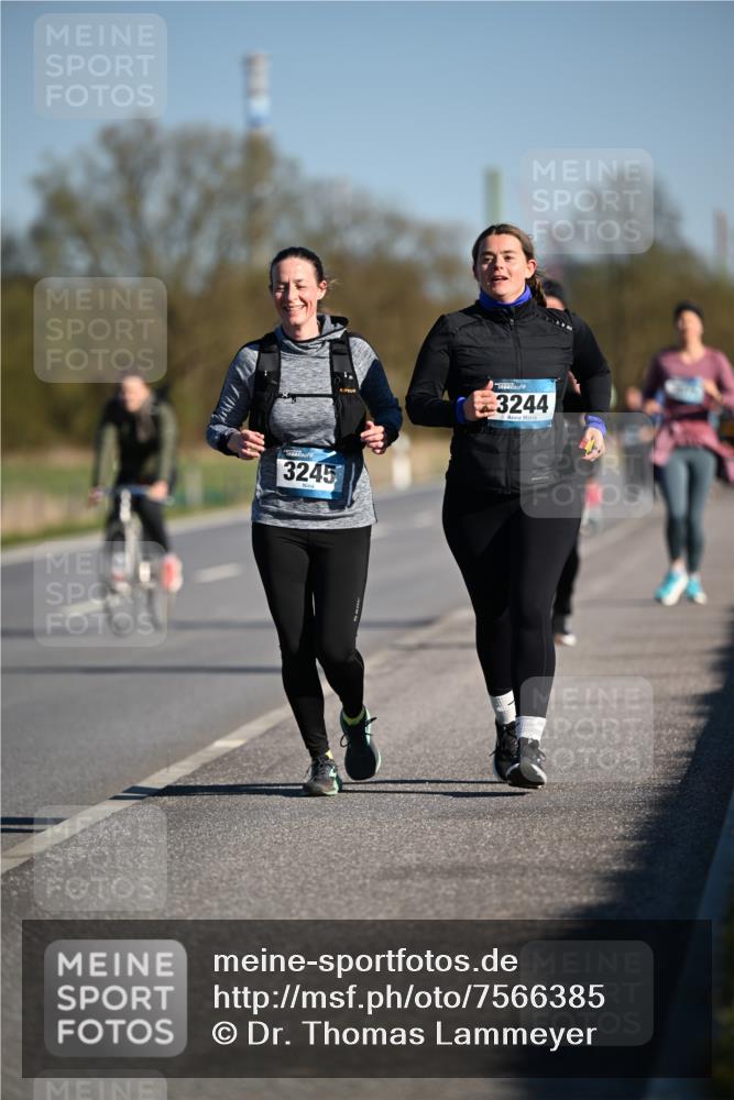 06.04.2025 - 44. Internationalen Wilhelmsburger Insellauf Dr. Thomas Lammeyer http://msf.ph/oto/7566385 06.04.2025 09:42:10 Laufen 3245, 3244 meine-sportfotos.de