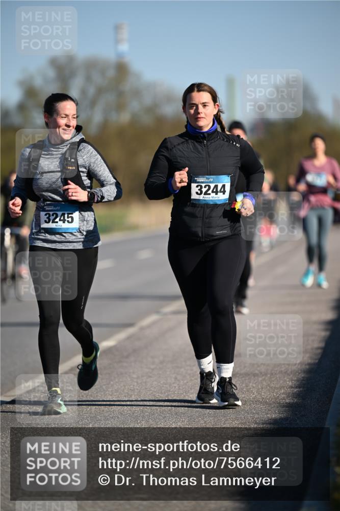 06.04.2025 - 44. Internationalen Wilhelmsburger Insellauf Dr. Thomas Lammeyer http://msf.ph/oto/7566412 06.04.2025 09:42:12 Laufen 3245, 3244 meine-sportfotos.de