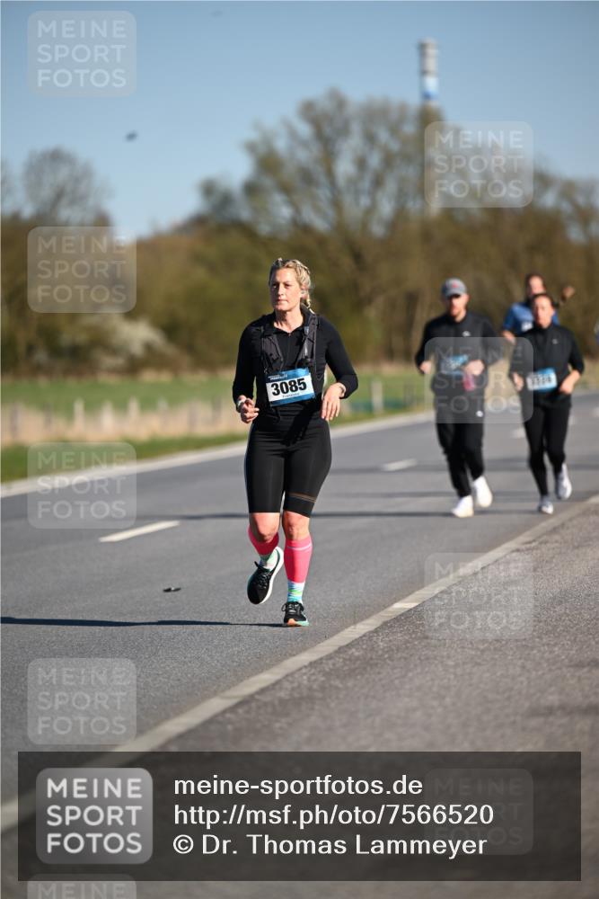 06.04.2025 - 44. Internationalen Wilhelmsburger Insellauf Dr. Thomas Lammeyer http://msf.ph/oto/7566520 06.04.2025 09:42:27 Laufen 3085, 3109 meine-sportfotos.de