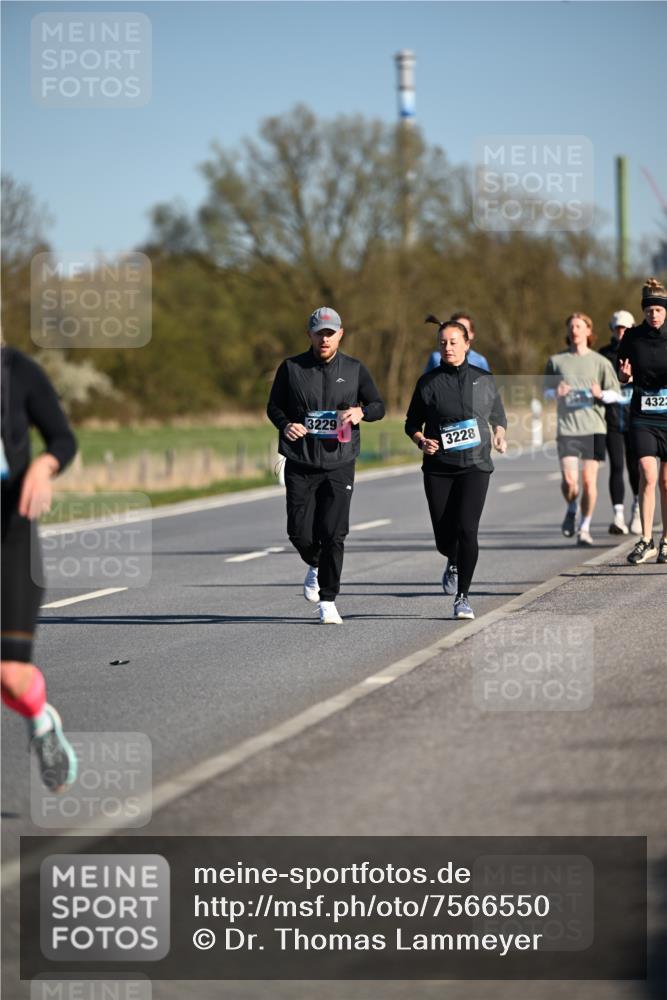 06.04.2025 - 44. Internationalen Wilhelmsburger Insellauf Dr. Thomas Lammeyer http://msf.ph/oto/7566550 06.04.2025 09:42:30 Laufen 3229, 3228, 432 meine-sportfotos.de
