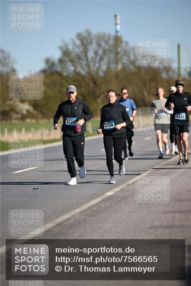 06.04.2025 - 44. Internationalen Wilhelmsburger Insellauf Dr. Thomas Lammeyer http://msf.ph/oto/7566565 06.04.2025 09:42:31 Laufen 3229, 3228, 4323 meine-sportfotos.de