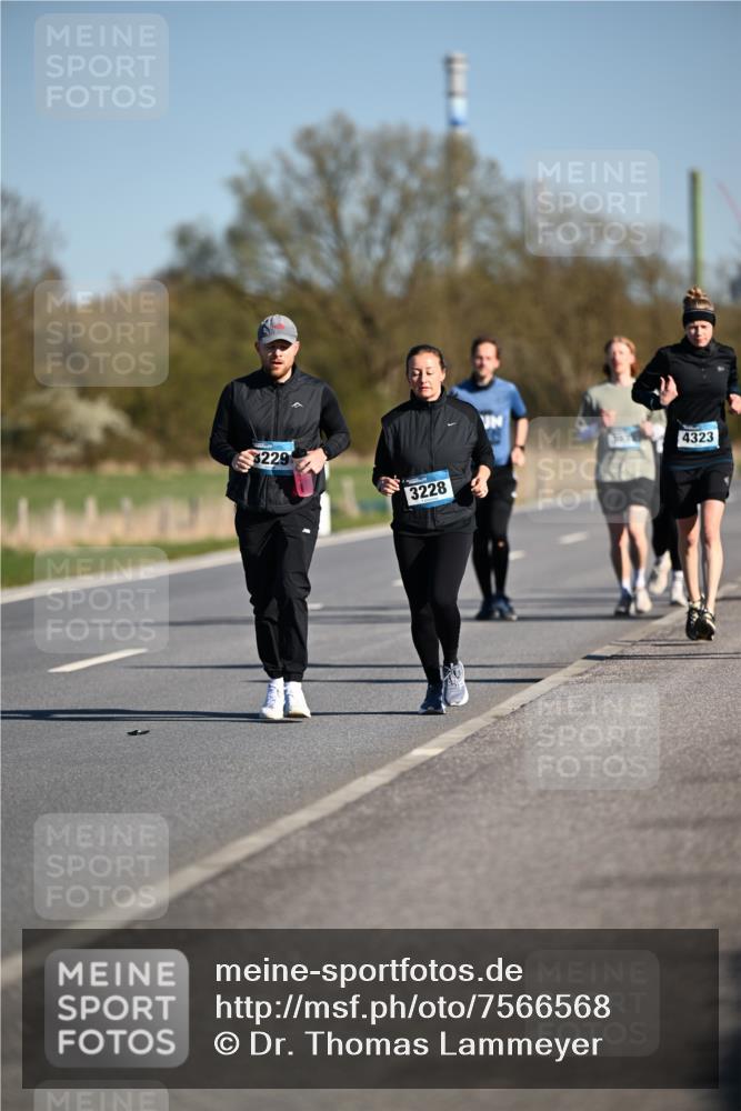 06.04.2025 - 44. Internationalen Wilhelmsburger Insellauf Dr. Thomas Lammeyer http://msf.ph/oto/7566568 06.04.2025 09:42:31 Laufen 3229, 3228, 4323 meine-sportfotos.de