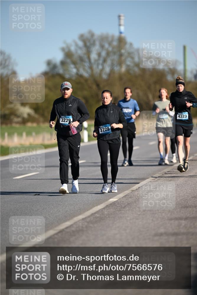 06.04.2025 - 44. Internationalen Wilhelmsburger Insellauf Dr. Thomas Lammeyer http://msf.ph/oto/7566576 06.04.2025 09:42:32 Laufen 3229, 47, 3228, 4323 meine-sportfotos.de