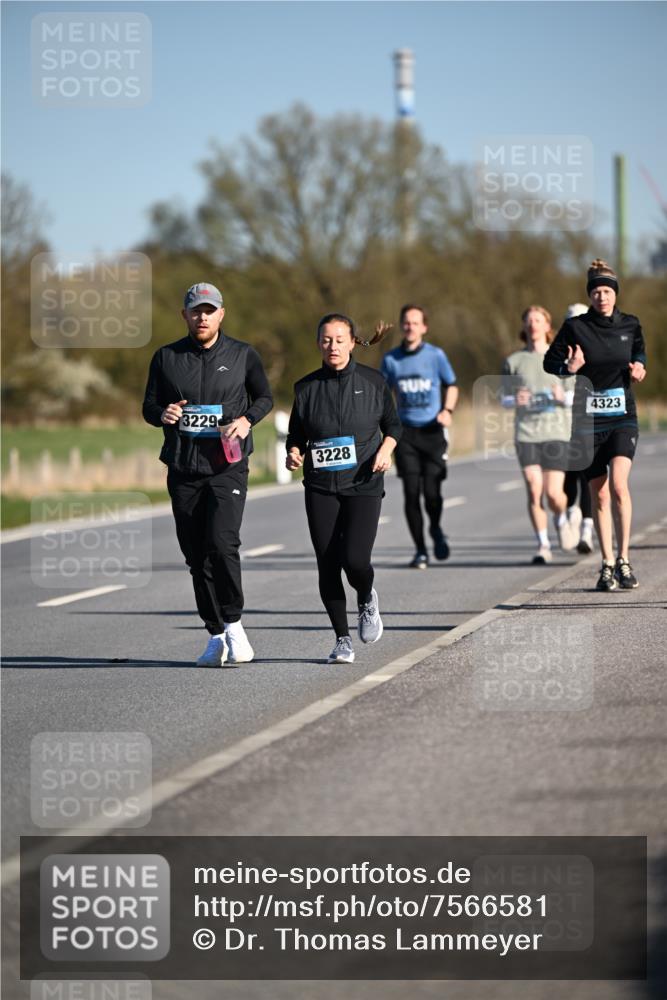 06.04.2025 - 44. Internationalen Wilhelmsburger Insellauf Dr. Thomas Lammeyer http://msf.ph/oto/7566581 06.04.2025 09:42:32 Laufen 3229, 3228, 4323 meine-sportfotos.de