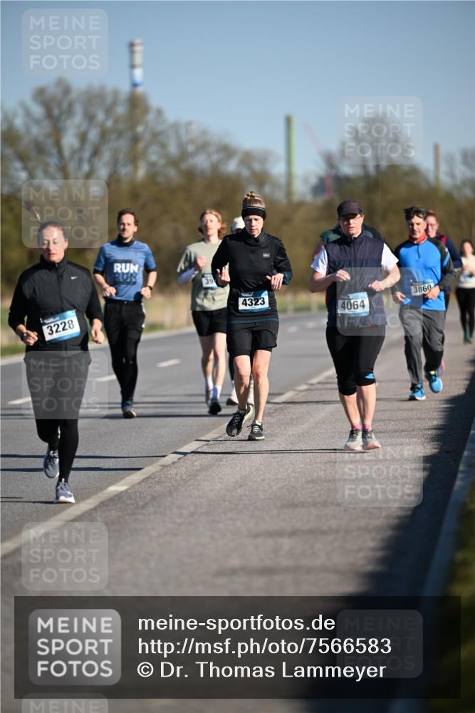 06.04.2025 - 44. Internationalen Wilhelmsburger Insellauf Dr. Thomas Lammeyer http://msf.ph/oto/7566583 06.04.2025 09:42:33 Laufen 3228, 39, 4323, 3860, 4064 meine-sportfotos.de