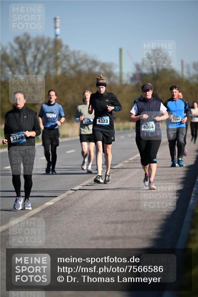 06.04.2025 - 44. Internationalen Wilhelmsburger Insellauf Dr. Thomas Lammeyer http://msf.ph/oto/7566586 06.04.2025 09:42:33 Laufen 3228, 4323, 3860, 4064 meine-sportfotos.de