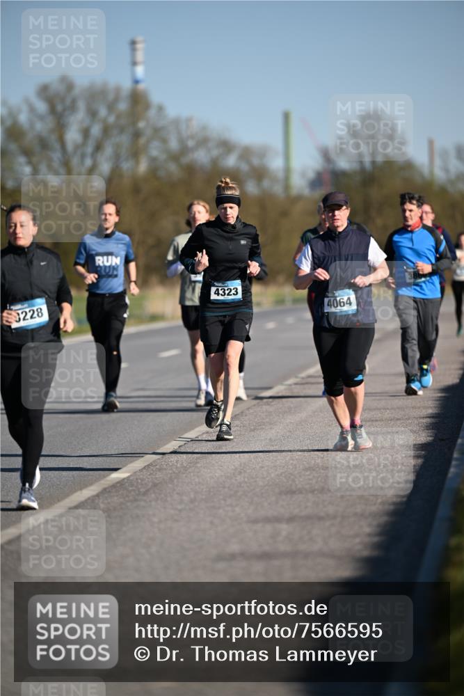 06.04.2025 - 44. Internationalen Wilhelmsburger Insellauf Dr. Thomas Lammeyer http://msf.ph/oto/7566595 06.04.2025 09:42:33 Laufen 228, 4323, 4064 meine-sportfotos.de