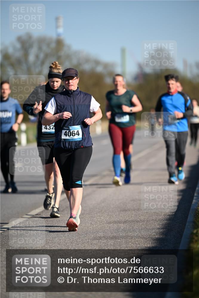 06.04.2025 - 44. Internationalen Wilhelmsburger Insellauf Dr. Thomas Lammeyer http://msf.ph/oto/7566633 06.04.2025 09:42:36 Laufen 432, 4064 meine-sportfotos.de