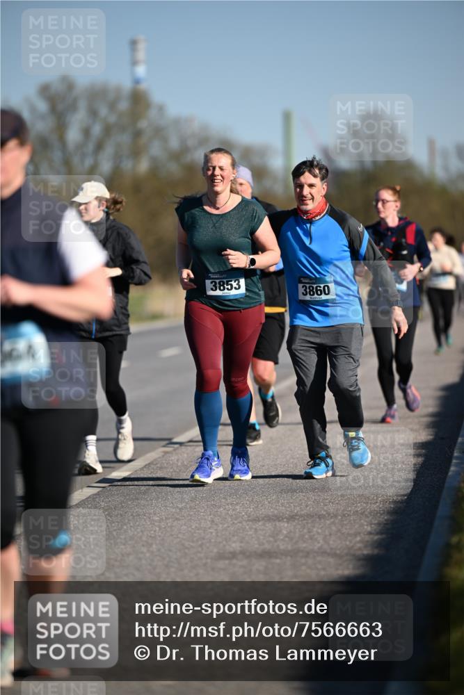 06.04.2025 - 44. Internationalen Wilhelmsburger Insellauf Dr. Thomas Lammeyer http://msf.ph/oto/7566663 06.04.2025 09:42:39 Laufen 3853, 3860 meine-sportfotos.de
