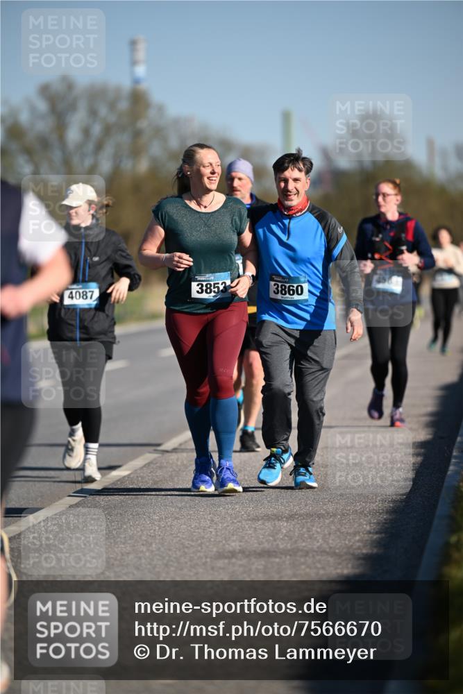06.04.2025 - 44. Internationalen Wilhelmsburger Insellauf Dr. Thomas Lammeyer http://msf.ph/oto/7566670 06.04.2025 09:42:39 Laufen 4087, 3853, 3860 meine-sportfotos.de