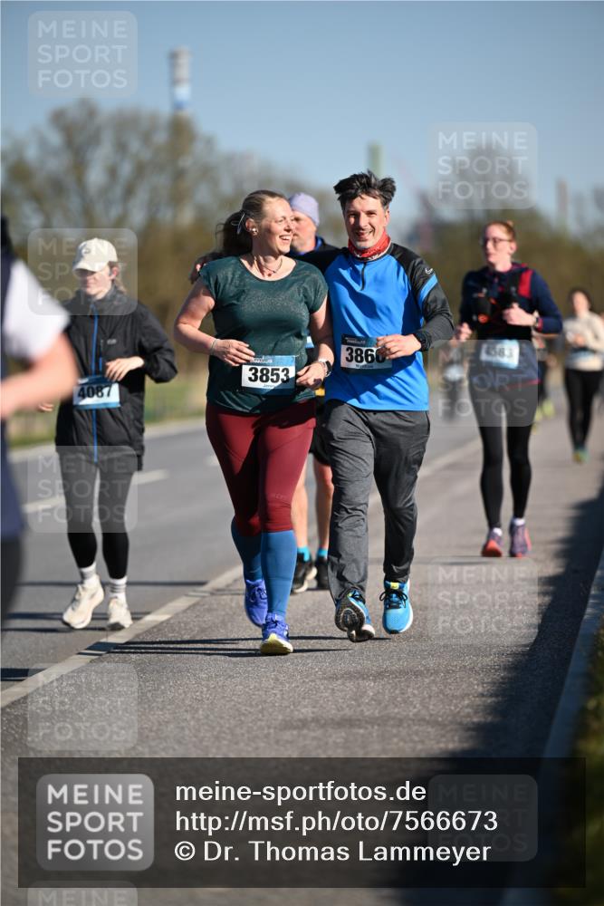 06.04.2025 - 44. Internationalen Wilhelmsburger Insellauf Dr. Thomas Lammeyer http://msf.ph/oto/7566673 06.04.2025 09:42:39 Laufen 4087, 3853, 4583, 3860 meine-sportfotos.de
