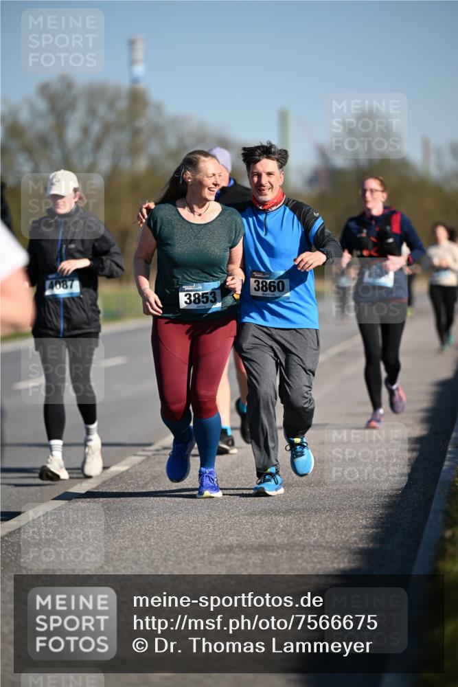 06.04.2025 - 44. Internationalen Wilhelmsburger Insellauf Dr. Thomas Lammeyer http://msf.ph/oto/7566675 06.04.2025 09:42:39 Laufen 4087, 3853, 3860 meine-sportfotos.de