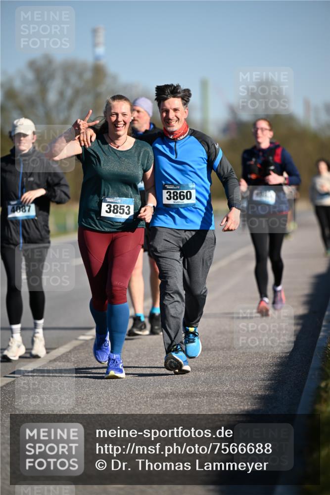 06.04.2025 - 44. Internationalen Wilhelmsburger Insellauf Dr. Thomas Lammeyer http://msf.ph/oto/7566688 06.04.2025 09:42:40 Laufen 4087, 3853, 3860 meine-sportfotos.de