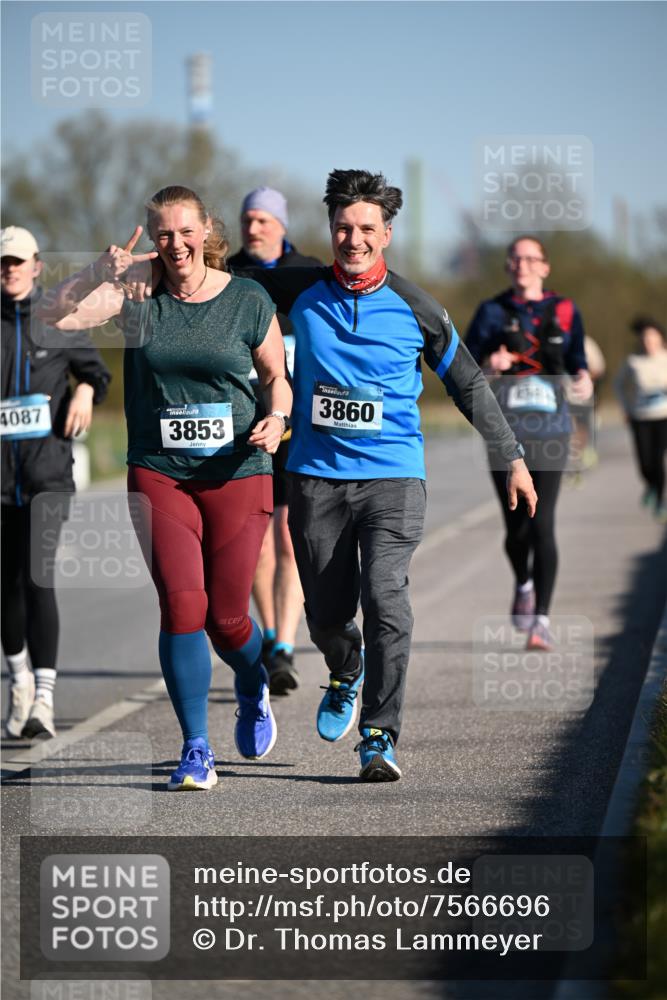 06.04.2025 - 44. Internationalen Wilhelmsburger Insellauf Dr. Thomas Lammeyer http://msf.ph/oto/7566696 06.04.2025 09:42:40 Laufen 4087, 3853, 3860 meine-sportfotos.de
