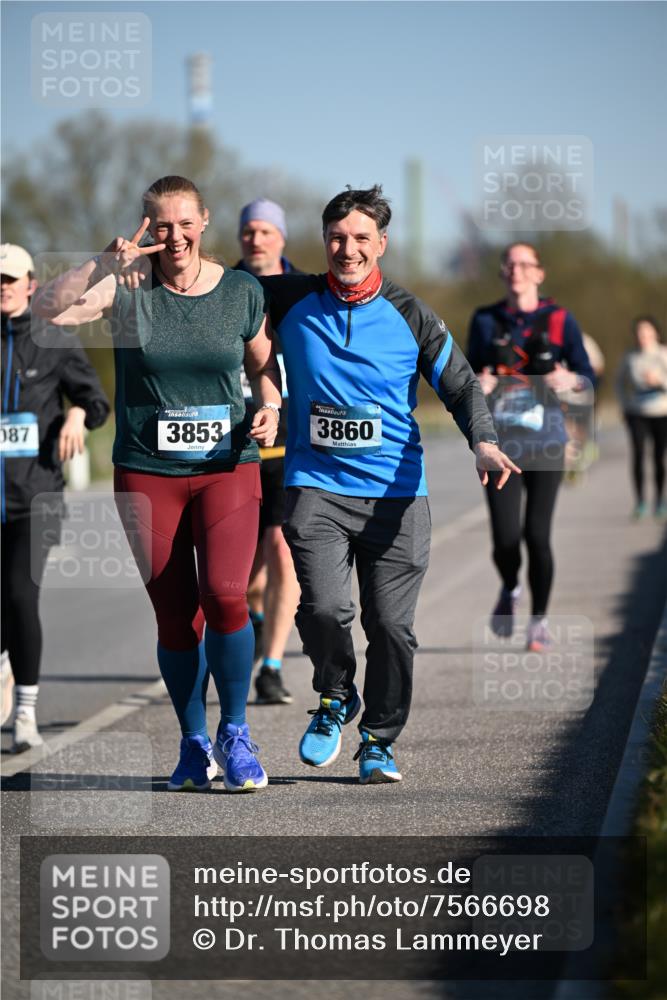 06.04.2025 - 44. Internationalen Wilhelmsburger Insellauf Dr. Thomas Lammeyer http://msf.ph/oto/7566698 06.04.2025 09:42:41 Laufen 087, 3853, 3860 meine-sportfotos.de