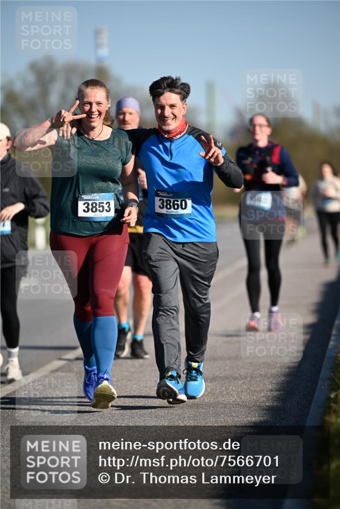 06.04.2025 - 44. Internationalen Wilhelmsburger Insellauf Dr. Thomas Lammeyer http://msf.ph/oto/7566701 06.04.2025 09:42:41 Laufen 3853, 3860 meine-sportfotos.de