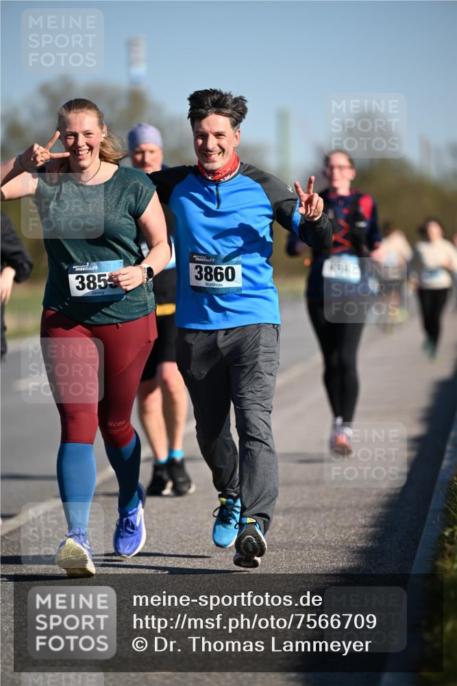 06.04.2025 - 44. Internationalen Wilhelmsburger Insellauf Dr. Thomas Lammeyer http://msf.ph/oto/7566709 06.04.2025 09:42:41 Laufen 3855, 3860 meine-sportfotos.de