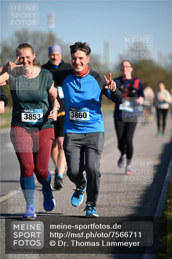 06.04.2025 - 44. Internationalen Wilhelmsburger Insellauf Dr. Thomas Lammeyer http://msf.ph/oto/7566711 06.04.2025 09:42:41 Laufen 3853, 3860 meine-sportfotos.de