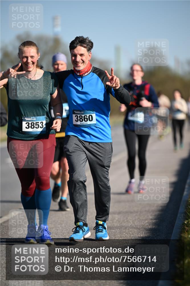 06.04.2025 - 44. Internationalen Wilhelmsburger Insellauf Dr. Thomas Lammeyer http://msf.ph/oto/7566714 06.04.2025 09:42:41 Laufen 3853, 3860 meine-sportfotos.de