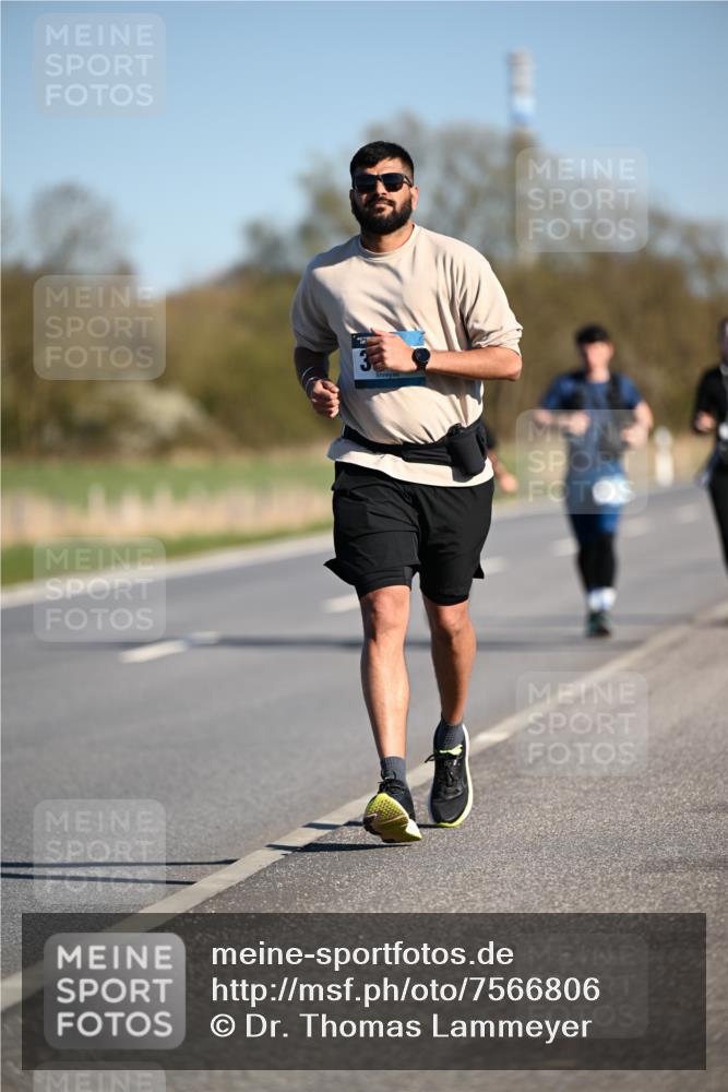 06.04.2025 - 44. Internationalen Wilhelmsburger Insellauf Dr. Thomas Lammeyer http://msf.ph/oto/7566806 06.04.2025 09:42:59 Laufen 3 meine-sportfotos.de