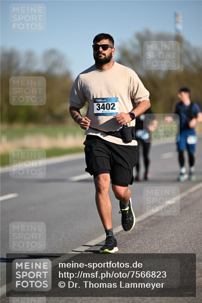 06.04.2025 - 44. Internationalen Wilhelmsburger Insellauf Dr. Thomas Lammeyer http://msf.ph/oto/7566823 06.04.2025 09:43:00 Laufen 3402 meine-sportfotos.de