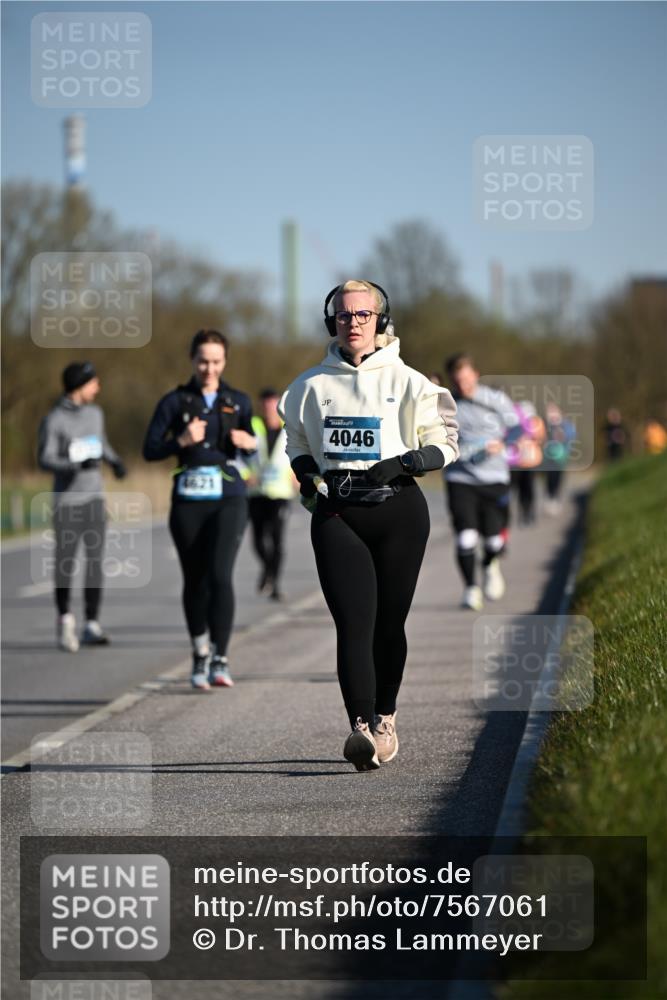 06.04.2025 - 44. Internationalen Wilhelmsburger Insellauf Dr. Thomas Lammeyer http://msf.ph/oto/7567061 06.04.2025 09:43:44 Laufen 4621, 4046 meine-sportfotos.de