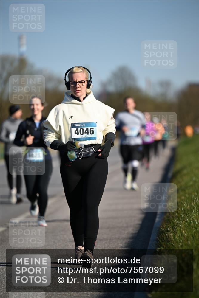06.04.2025 - 44. Internationalen Wilhelmsburger Insellauf Dr. Thomas Lammeyer http://msf.ph/oto/7567099 06.04.2025 09:43:46 Laufen 4046 meine-sportfotos.de
