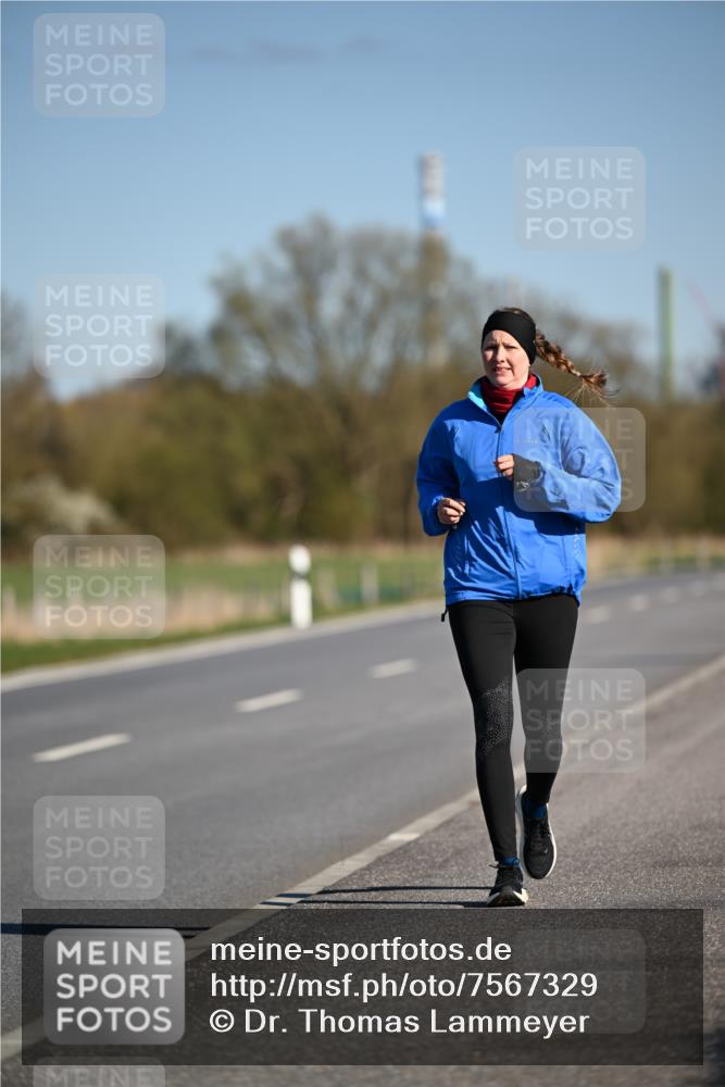 06.04.2025 - 44. Internationalen Wilhelmsburger Insellauf Dr. Thomas Lammeyer http://msf.ph/oto/7567329 06.04.2025 09:44:27 Laufen  meine-sportfotos.de