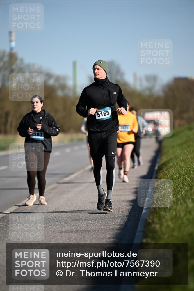 06.04.2025 - 44. Internationalen Wilhelmsburger Insellauf Dr. Thomas Lammeyer http://msf.ph/oto/7567390 06.04.2025 09:44:40 Laufen 3380, 5165 meine-sportfotos.de