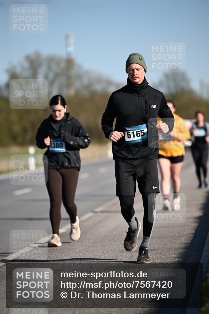 06.04.2025 - 44. Internationalen Wilhelmsburger Insellauf Dr. Thomas Lammeyer http://msf.ph/oto/7567420 06.04.2025 09:44:43 Laufen 380, 5165 meine-sportfotos.de