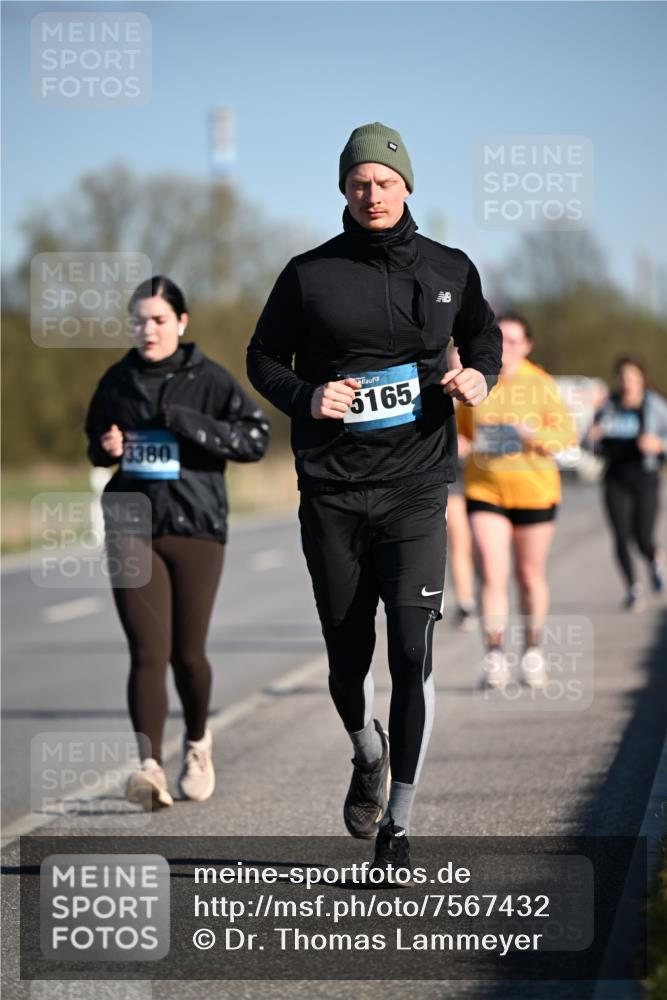 06.04.2025 - 44. Internationalen Wilhelmsburger Insellauf Dr. Thomas Lammeyer http://msf.ph/oto/7567432 06.04.2025 09:44:43 Laufen 3380, 5165 meine-sportfotos.de