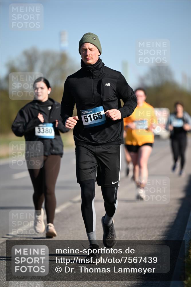 06.04.2025 - 44. Internationalen Wilhelmsburger Insellauf Dr. Thomas Lammeyer http://msf.ph/oto/7567439 06.04.2025 09:44:44 Laufen 3380, 5165 meine-sportfotos.de