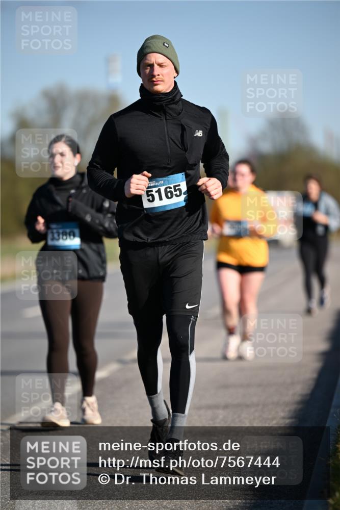 06.04.2025 - 44. Internationalen Wilhelmsburger Insellauf Dr. Thomas Lammeyer http://msf.ph/oto/7567444 06.04.2025 09:44:44 Laufen 3380, 5165 meine-sportfotos.de