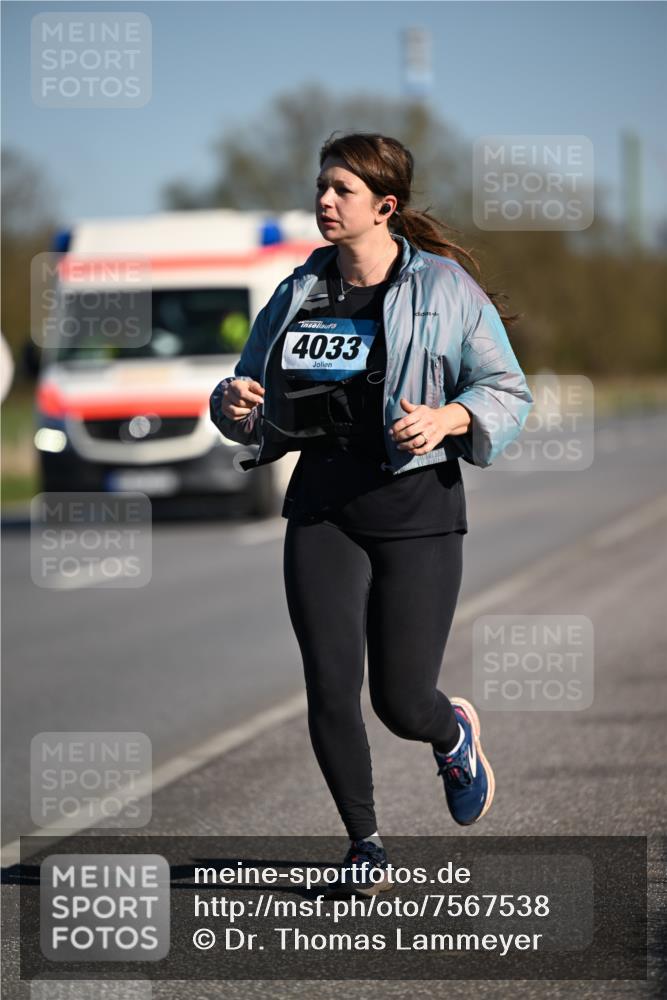 06.04.2025 - 44. Internationalen Wilhelmsburger Insellauf Dr. Thomas Lammeyer http://msf.ph/oto/7567538 06.04.2025 09:44:53 Laufen 4033 meine-sportfotos.de