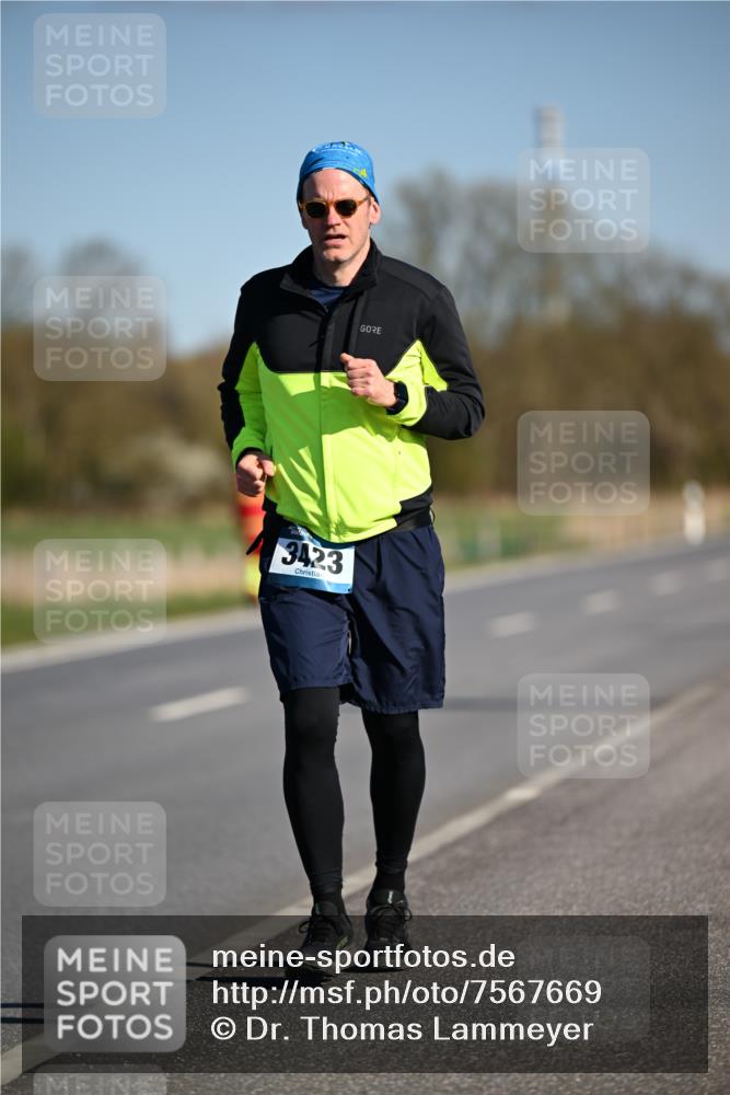 06.04.2025 - 44. Internationalen Wilhelmsburger Insellauf Dr. Thomas Lammeyer http://msf.ph/oto/7567669 06.04.2025 09:46:06 Laufen 3423 meine-sportfotos.de