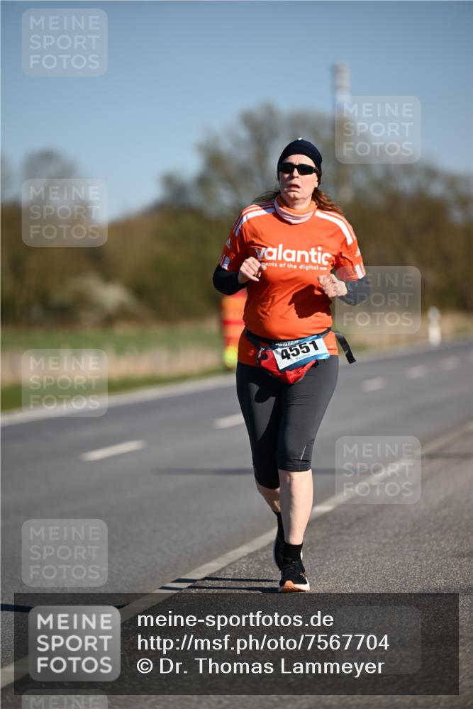06.04.2025 - 44. Internationalen Wilhelmsburger Insellauf Dr. Thomas Lammeyer http://msf.ph/oto/7567704 06.04.2025 09:46:14 Laufen 4551 meine-sportfotos.de