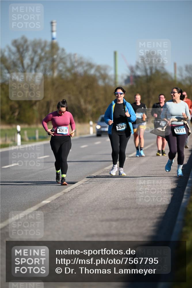 06.04.2025 - 44. Internationalen Wilhelmsburger Insellauf Dr. Thomas Lammeyer http://msf.ph/oto/7567795 06.04.2025 09:46:55 Laufen 4309, 3367, 4317 meine-sportfotos.de
