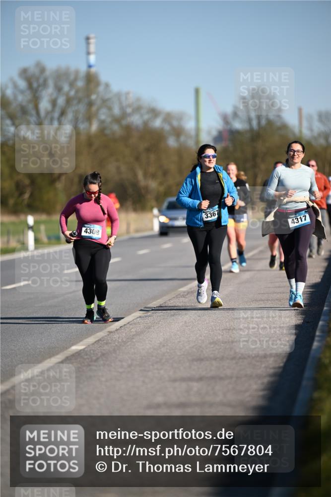 06.04.2025 - 44. Internationalen Wilhelmsburger Insellauf Dr. Thomas Lammeyer http://msf.ph/oto/7567804 06.04.2025 09:46:55 Laufen 4309, 3367, 4317 meine-sportfotos.de