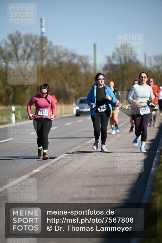06.04.2025 - 44. Internationalen Wilhelmsburger Insellauf Dr. Thomas Lammeyer http://msf.ph/oto/7567806 06.04.2025 09:46:55 Laufen 4309, 3367, 4317 meine-sportfotos.de