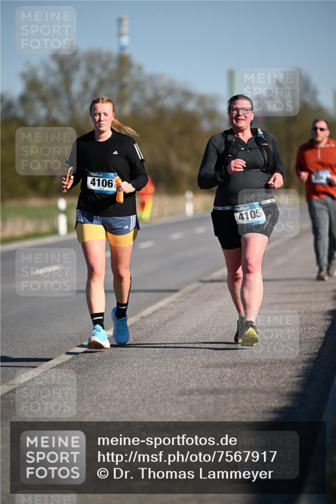 06.04.2025 - 44. Internationalen Wilhelmsburger Insellauf Dr. Thomas Lammeyer http://msf.ph/oto/7567917 06.04.2025 09:47:06 Laufen 4106, 4105 meine-sportfotos.de