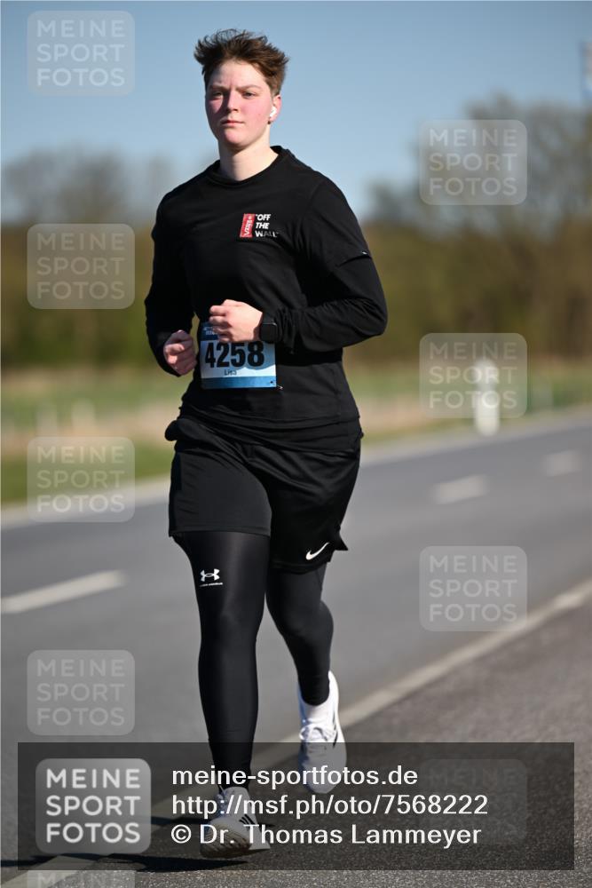 06.04.2025 - 44. Internationalen Wilhelmsburger Insellauf Dr. Thomas Lammeyer http://msf.ph/oto/7568222 06.04.2025 09:48:25 Laufen 4258 meine-sportfotos.de