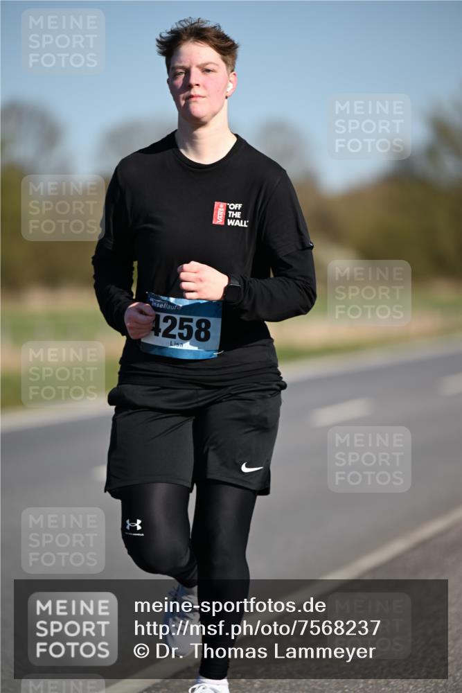 06.04.2025 - 44. Internationalen Wilhelmsburger Insellauf Dr. Thomas Lammeyer http://msf.ph/oto/7568237 06.04.2025 09:48:25 Laufen 4258, 7 meine-sportfotos.de