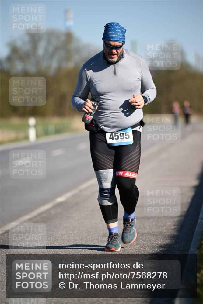 06.04.2025 - 44. Internationalen Wilhelmsburger Insellauf Dr. Thomas Lammeyer http://msf.ph/oto/7568278 06.04.2025 09:48:53 Laufen 12, 1703, 4595 meine-sportfotos.de