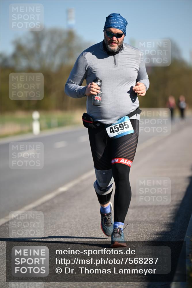 06.04.2025 - 44. Internationalen Wilhelmsburger Insellauf Dr. Thomas Lammeyer http://msf.ph/oto/7568287 06.04.2025 09:48:53 Laufen 70, 4595 meine-sportfotos.de